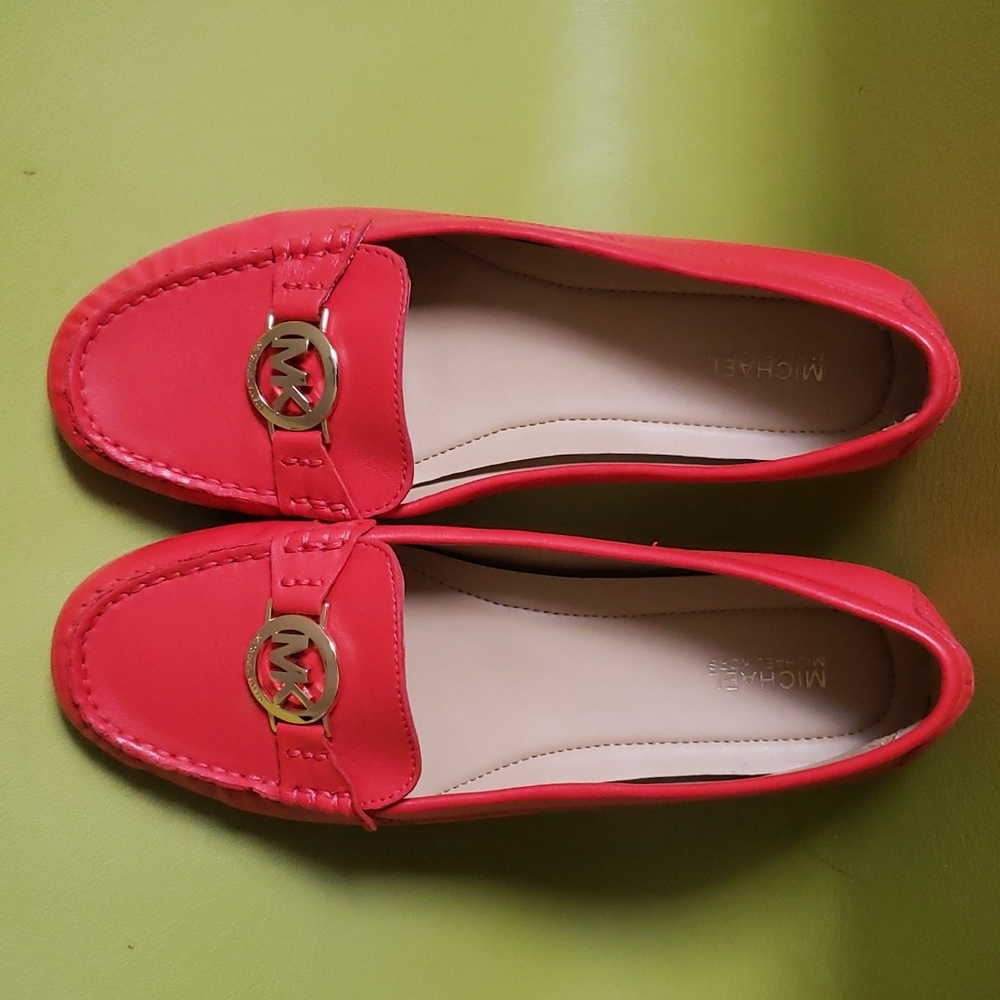 MK LOGO LEATHER FLATS - Picture 3 of 8